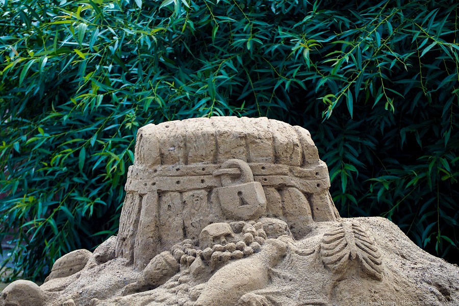 Со дна моря: в Зеленоградске сделали 5 скульптур из песка