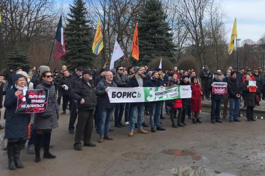 На митинг памяти Бориса Немцова в Калининграде пришли около 150 человек