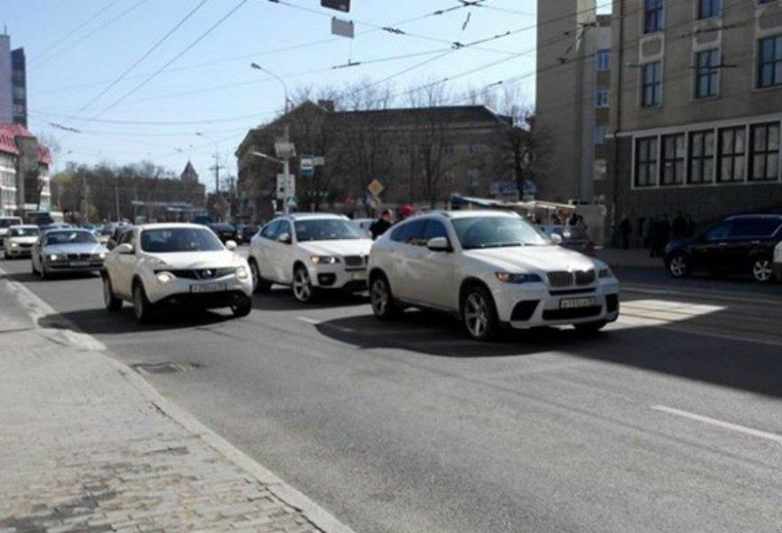 В Калининграде столкнулись «БМВ» с номерами 111 и 999 (фото)