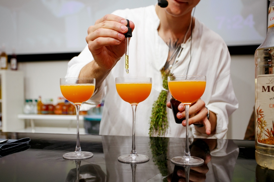 Лучшего бармена Калининграда определили на конкурсе «Янтарный Шейкер-2022»
