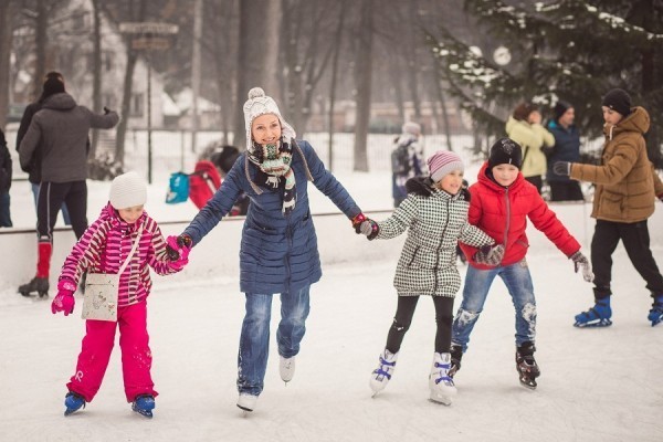 На «Трудовых резервах» открылся ледовый каток с безлимитным посещением
