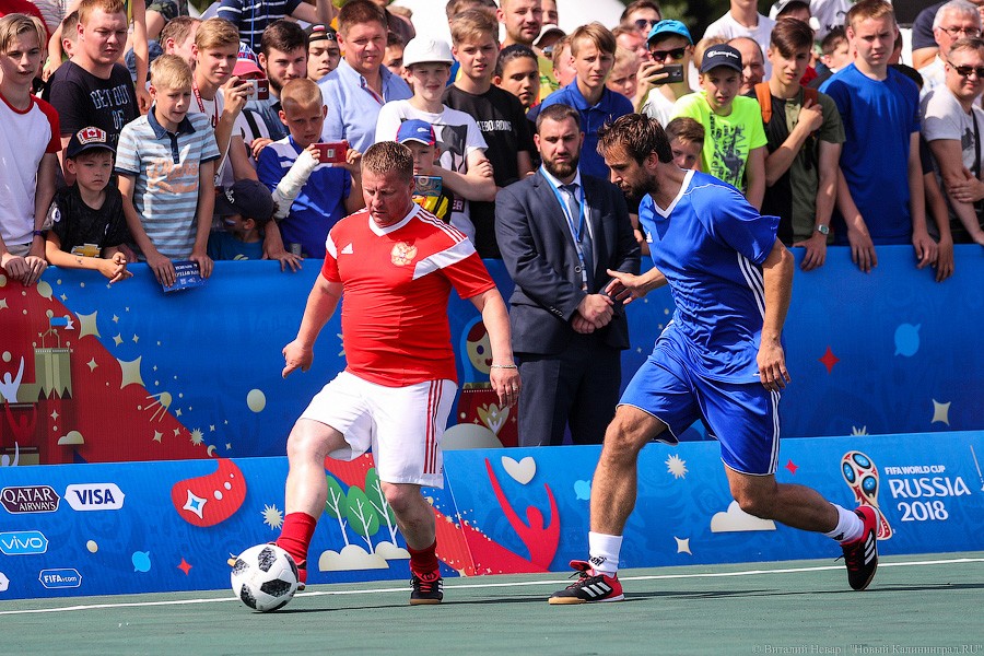 Праздник очередей и футбола: чем запомнился матч легенд ФИФА в Калининграде