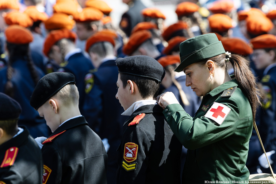 Вино из одуванчиков: изнанка генеральной репетиции парада в Калининграде (фото)