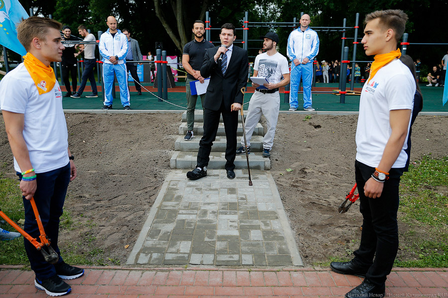 Воспитание улицей: как в Калининграде открывали площадку для воркаута