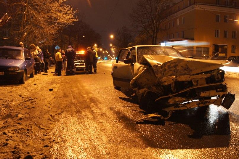Водитель «Ауди» в Калининграде въехал в четыре припаркованных автомобиля (+фото)