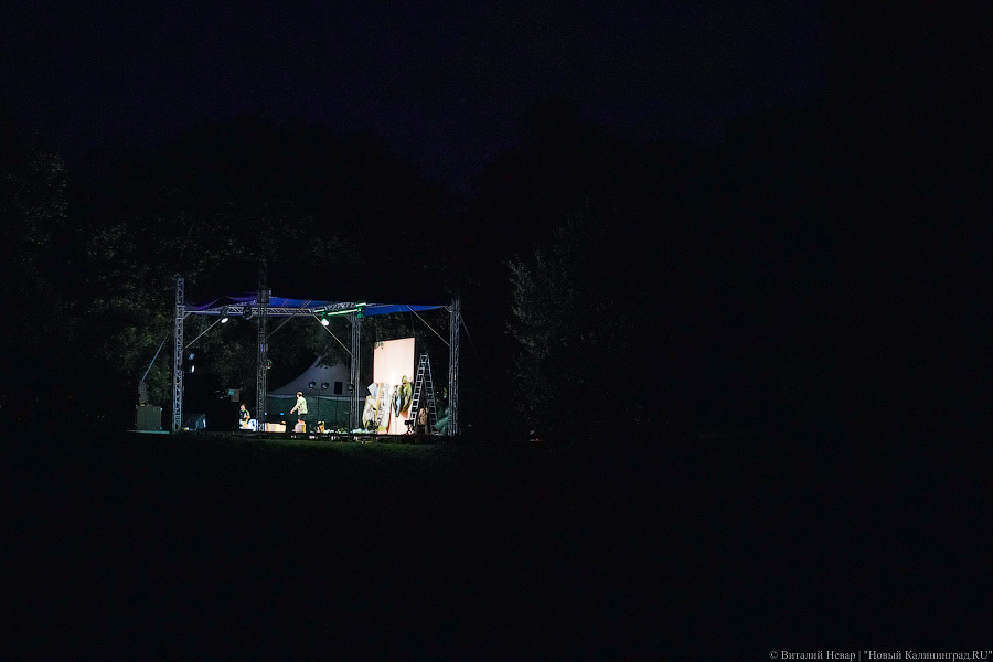 Сентябрьская «Гроза»: калининградский Драмтеатр сыграл спектакль на Верхнем озере