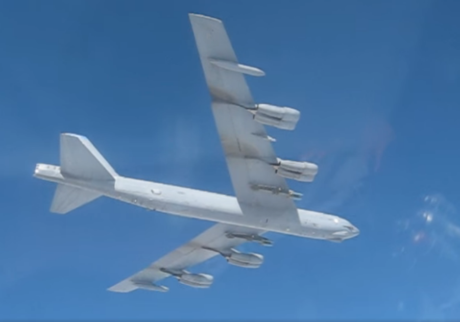 США в очередной раз перебросили в Европу бомбардировщик B-52