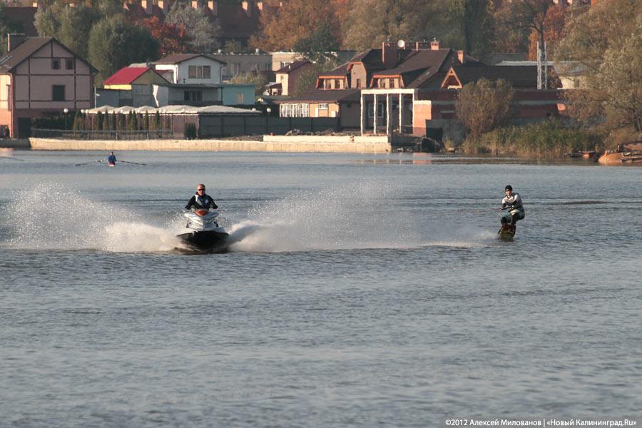 «Конец в воду»: фоторепортаж с закрытия аквабайк-сезона на Преголе