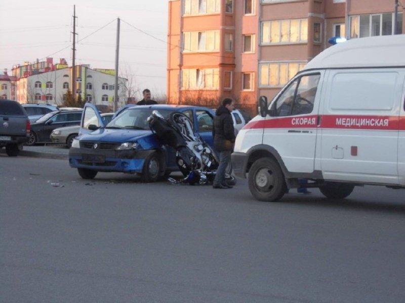 В Калининграде на ул. Согласия в ДТП пострадал мотоциклист (фото)