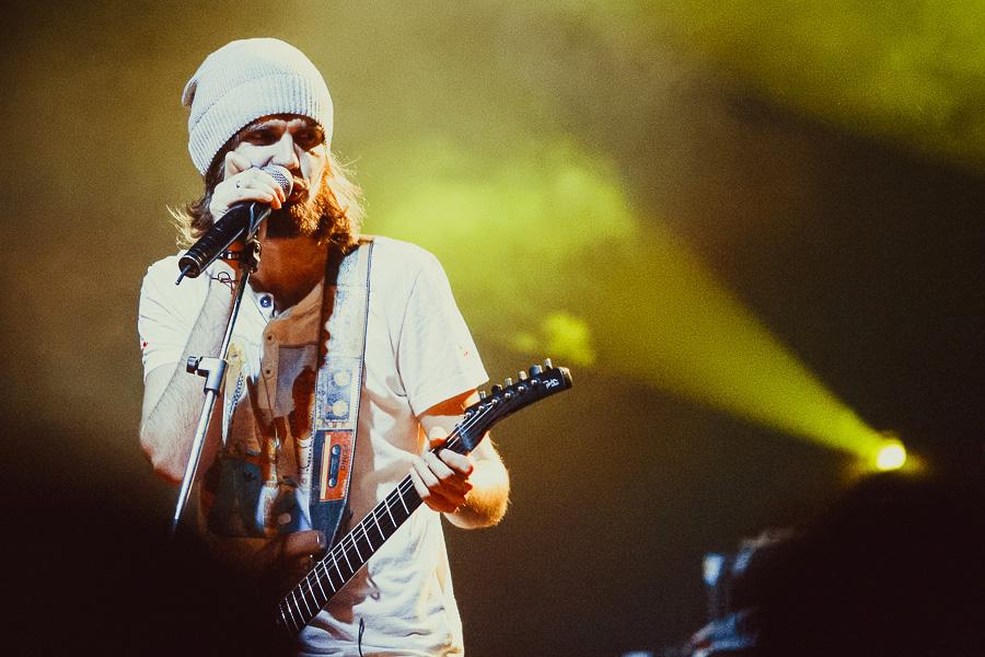 «Если бы я был Земфирой»: на «Вагонке» прошёл аншлаговый концерт Noize MC