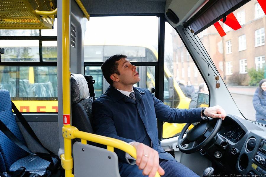 Жёлтые газели: муниципалитетам вручили ключи от новых школьных автобусов