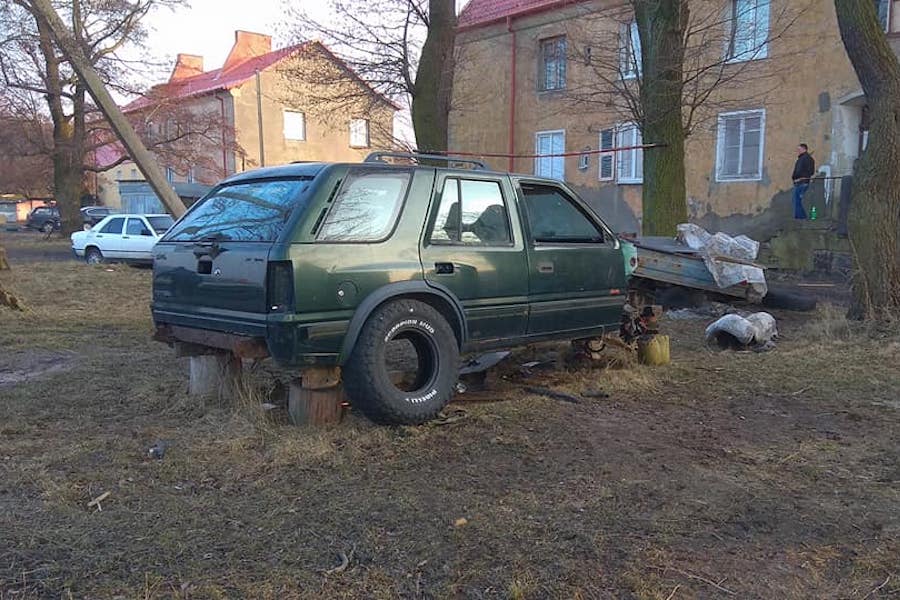 Власти Калининграда рассказали, что делать с брошенными авто во дворах (исправлено)