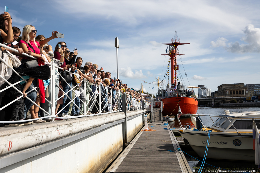 «Миля витязя», вальс байдарок и летающий моряк: как прошла «Водная ассамблея» (фото)