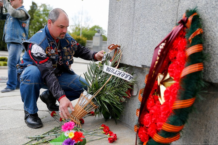 Своими силами: под Калининградом открыли мемориал воинам-мотоциклистам (фото)
