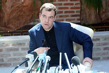 Медведев одобрил список кандидатов на пост главы региона