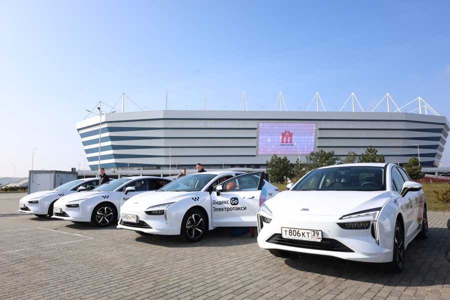 14 марта: «Автотор» передал таксистам первые электромобили «Амберавто»