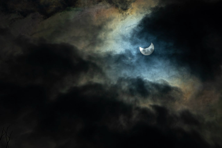 Как выглядело солнечное затмение в Калининграде (фото)