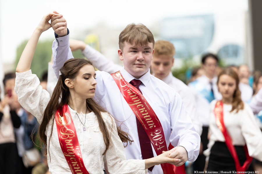 Под вальс из старого фильма: как проходил «Последний звонок» в школе № 6