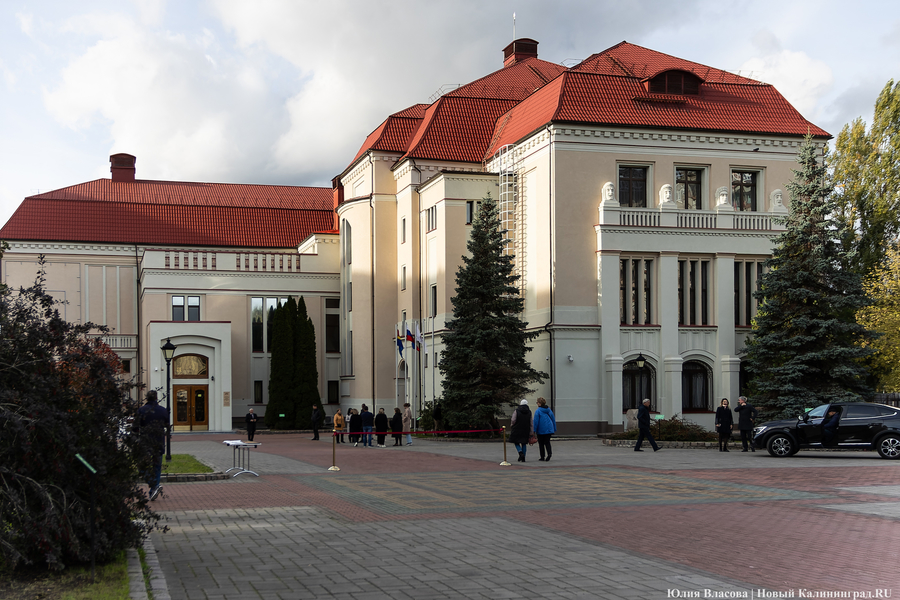 Комедия и трагедия: в Калининграде отремонтировали фасад Историко-художественного музея (фото)
