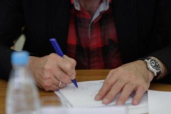 Более ста депутатов ГД подписались под законопроектом о возврате зимнего времени