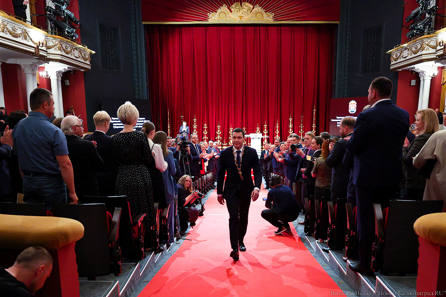 Оркестр, хор и караул: Антон Алиханов снова стал губернатором (фото)