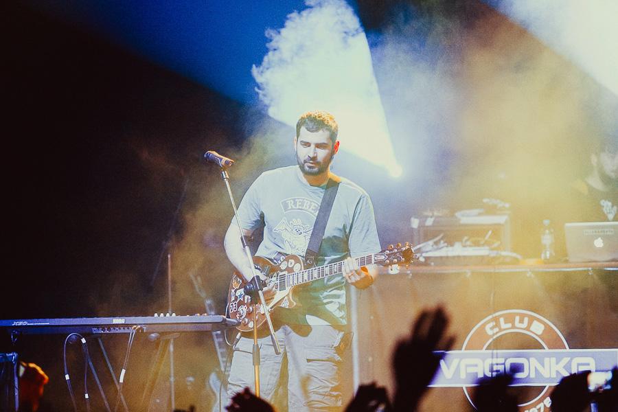 «Если бы я был Земфирой»: на «Вагонке» прошёл аншлаговый концерт Noize MC