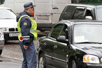 Инспекторы ДПС задержали водителя, купившего права за 25 тысяч рублей