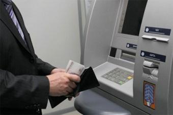 Президент подписал закон, обязывающий банки сообщать о комиссии в банкоматах