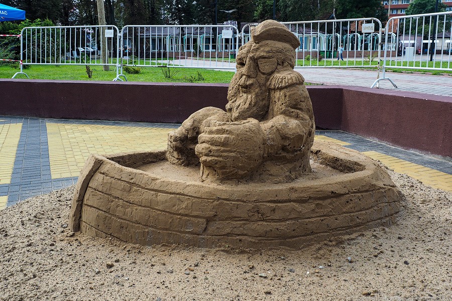 Со дна моря: в Зеленоградске сделали 5 скульптур из песка