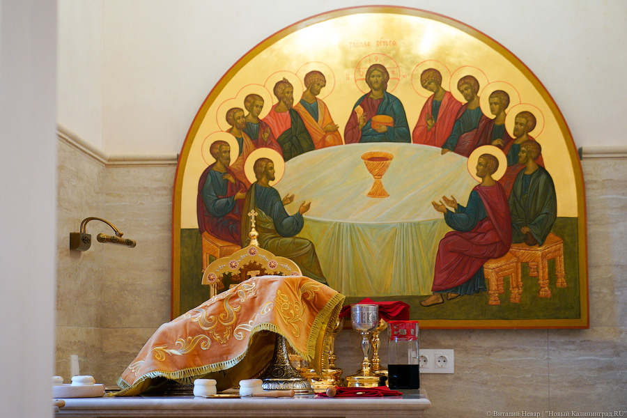 Богослужение в масках: в Калининграде прошла первая литургия в новом храме (фото)