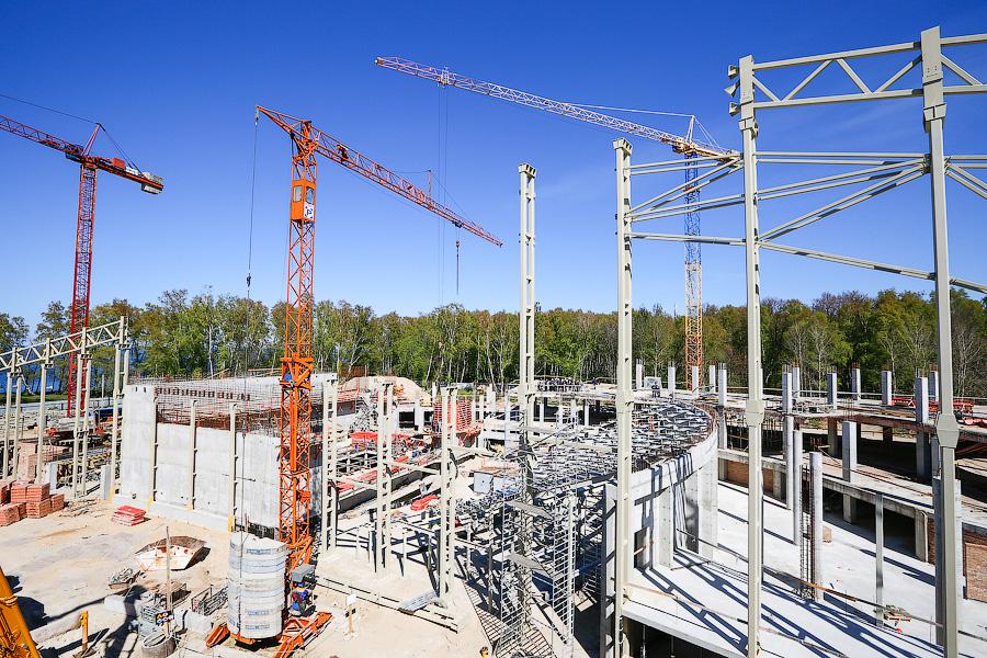 Далеко ли до Юрмалы: как губернатор Николай Цуканов стройплощадку Театра эстрады навещал