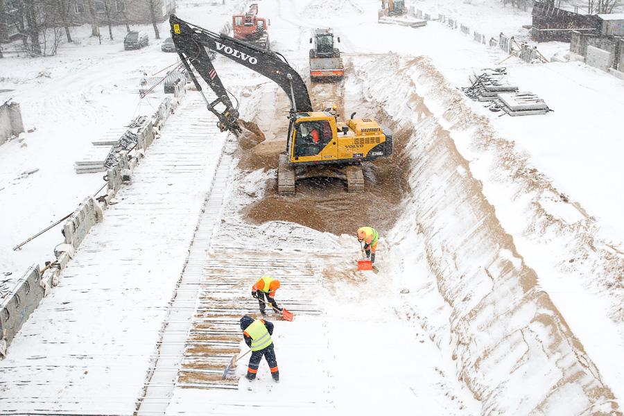 «Хоть что-то строится в срок»: Цуканов оценил дорожные работы на Сельме