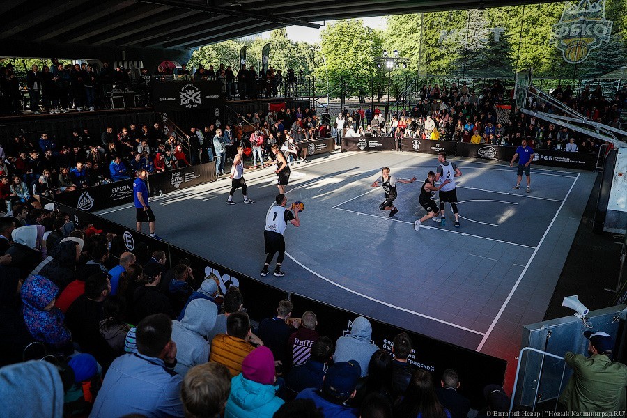 Слэмданк под мостом: в Калининграде прошел статусный турнир по стритболу (фото)
