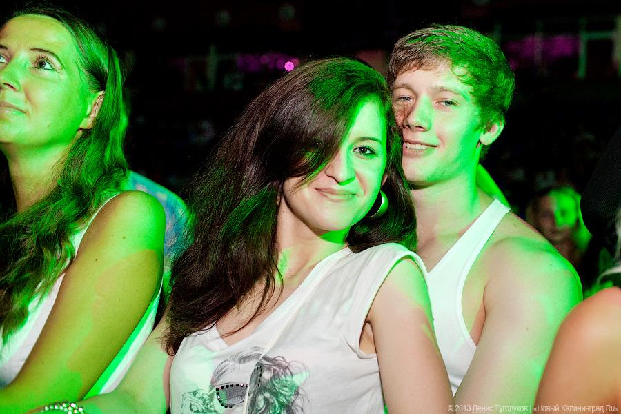 Замороженные: в ДС «Янтарный» прошла «Дискотека 90-х»