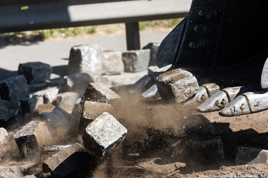 Останется с одним тротуаром: в Калининграде до августа закрыли мост на Суворова (фото)