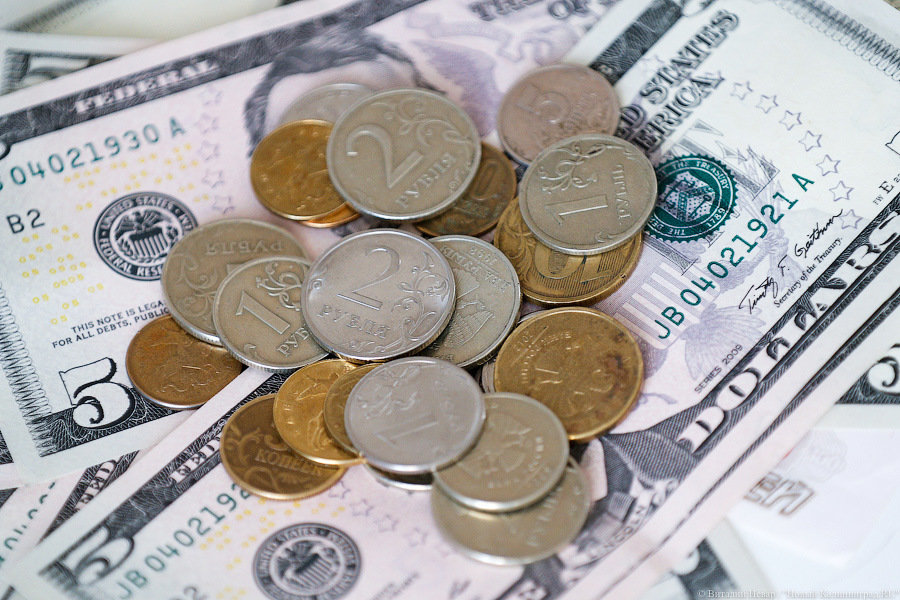После понижения ключевой ставки доллар и евро подорожали на 4 и 5 рублей
