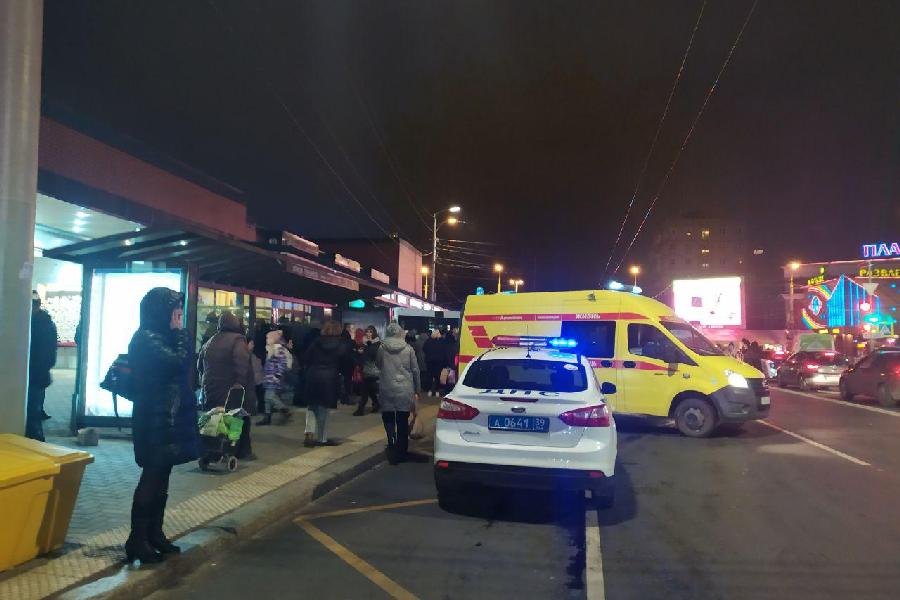 Часть улицы Горького перекрыли после ДТП, центр Калининграда встал в пробках