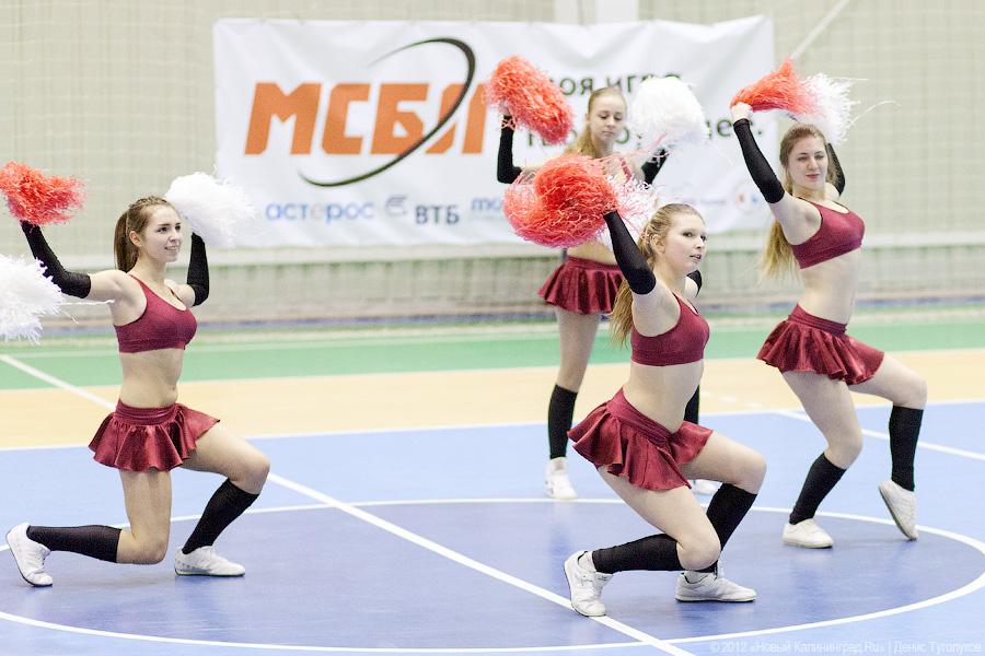 «В одну корзину»: фоторепортаж с баскетбольного матча между командами БФУ и ТТУ
