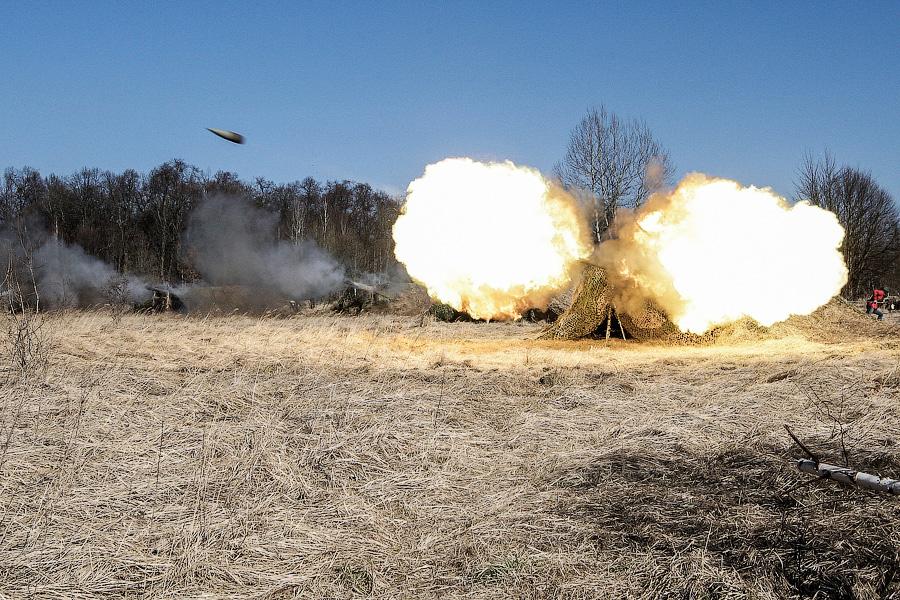 «Стреляют...»: учения на артиллерийском полигоне (фото)