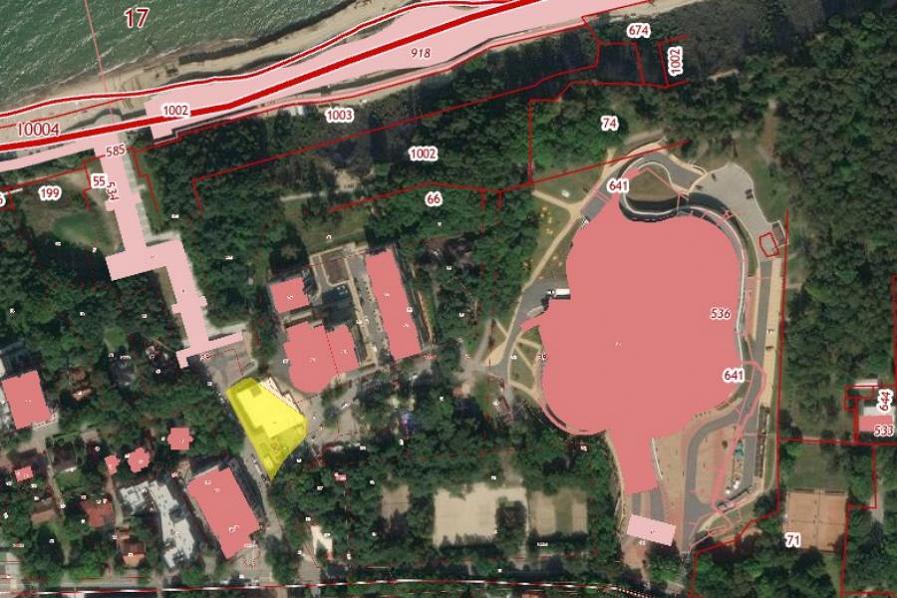 Светлогорские власти не захотели через суд изымать у застройщика землю над главным спуском к морю