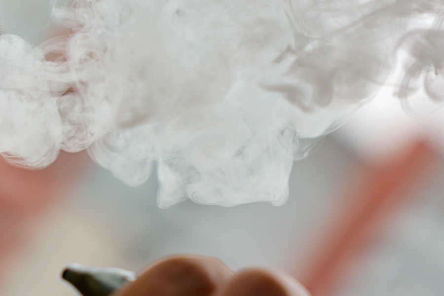 Полный запрет электронных сигарет и вейпов в России поддержала госкомиссия