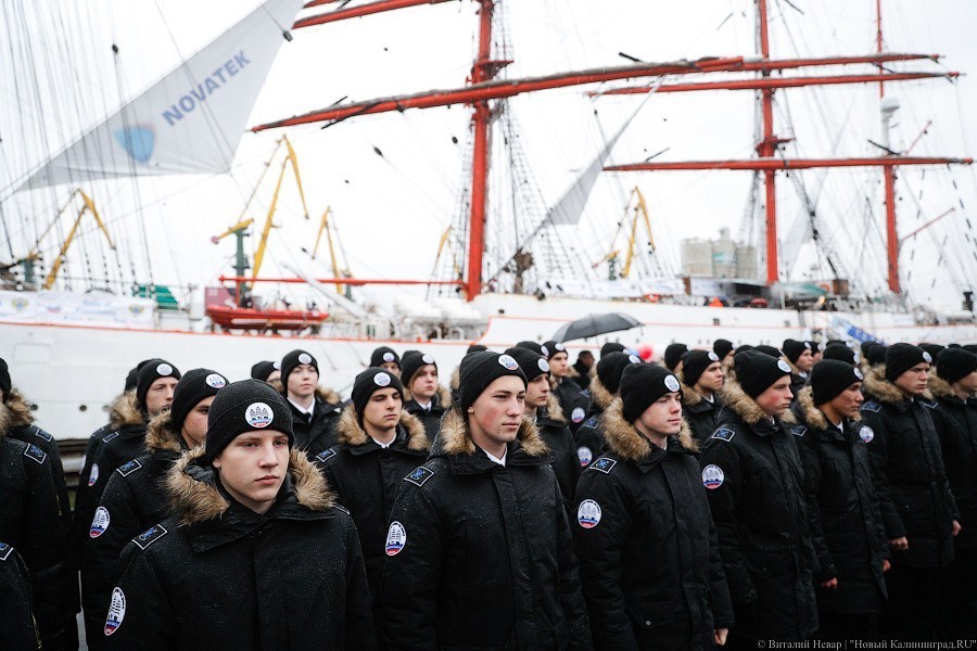 Ураган в паруса: «Крузенштерн» и «Седов» проводили в кругосветное плавание (фото)