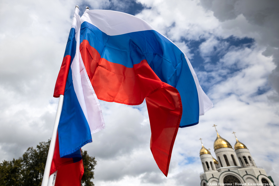 Триколор объединяет: как Калининград отметил День Государственного флага 