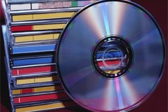 Полиция изъяла более 2 тыс контрафактных DVD-дисков на сумму 280 тыс рублей