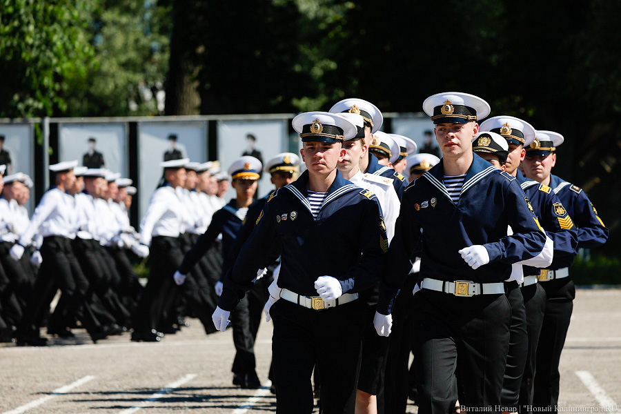 Погоны, кортики и женщины-офицеры: как прошел выпуск в БВМИ (фото)