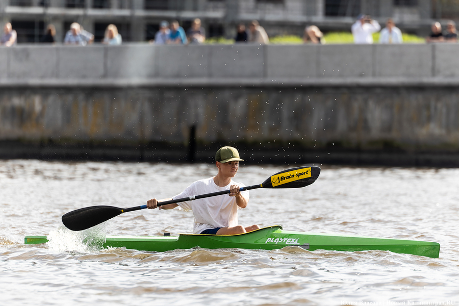 «Миля витязя», вальс байдарок и летающий моряк: как прошла «Водная ассамблея» (фото)