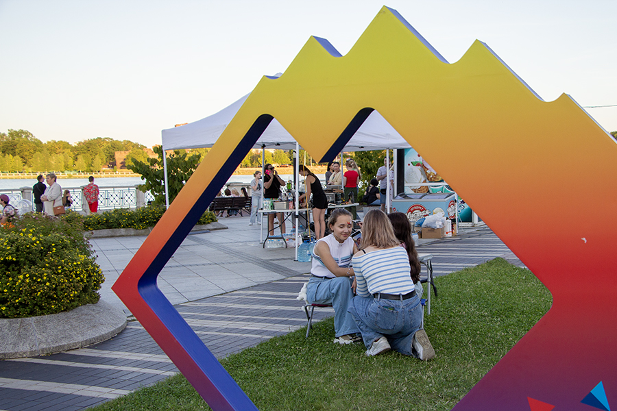 Юлиан на закате и танцы под хиты прошлых лет: Калининград отмечает День города (фото)