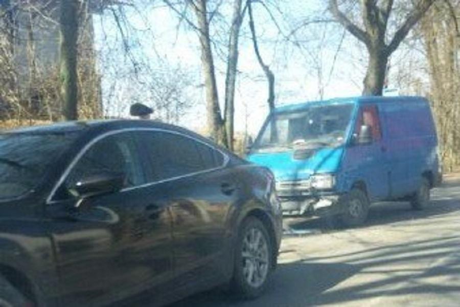 На ул. Дзержинского образовалась пробка из-за ДТП (фото)