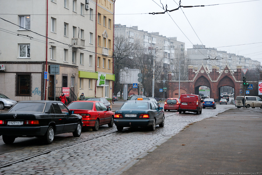 На Суворова без перемен: как «едет» мост через неделю после открытия 