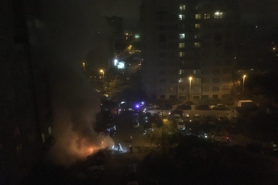 На ул. Кошевого ночью сгорело три автомобиля (видео) 